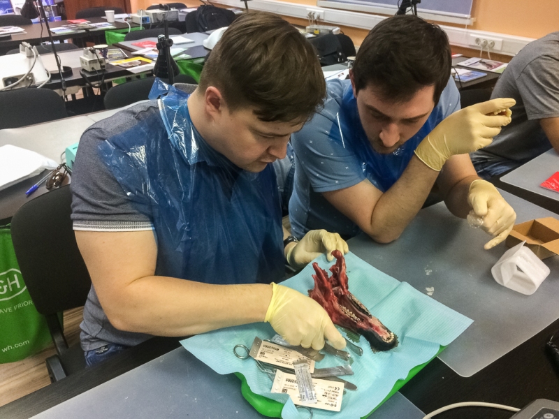 Атравматичное удаление зубов и методики наложения швов