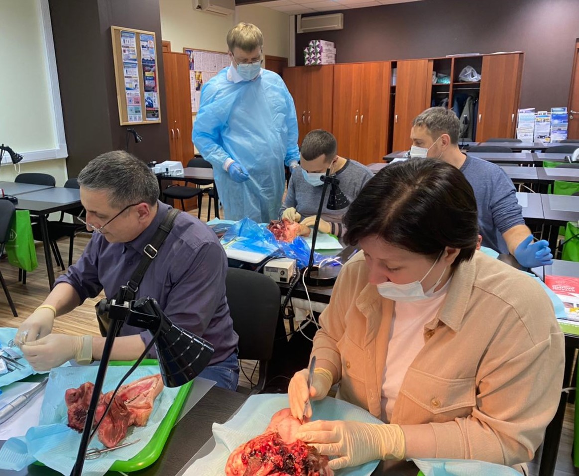 Дентальная имплантация с одновременной пластикой мягких тканей в сложных клинических случаях. 3 апреля 2021