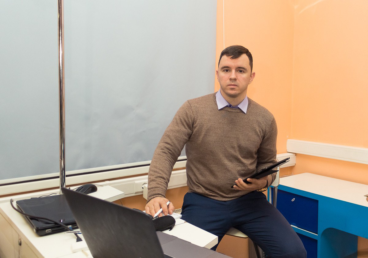 Пластика мягких тканей вокруг имплантатов. Морфологический подход - курс Виталия Панцулаи в УЦ Дентал Гуру.