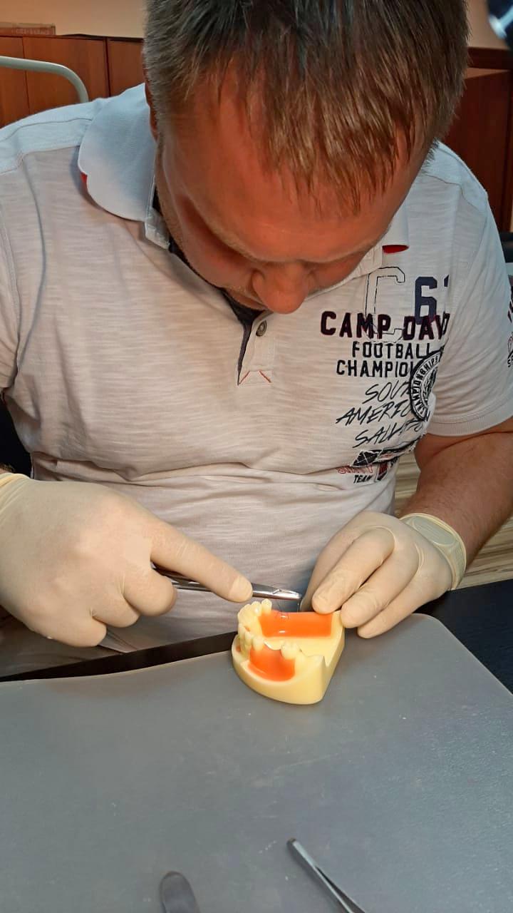 Атравматичное удаление зубов и методики наложения швов. Пост-релиз офлайн курса 23 июня.