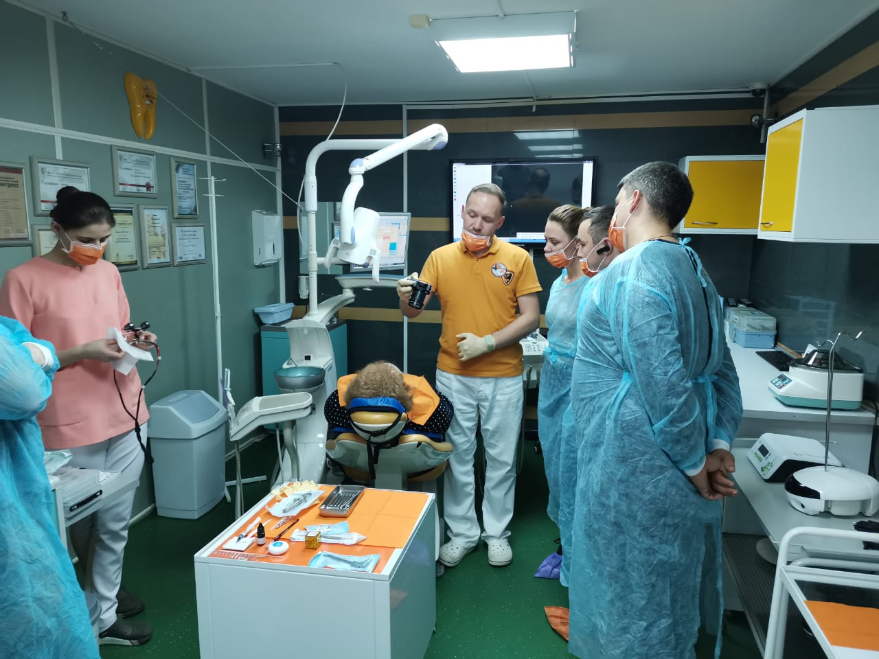 Два дня, два лектора, 40 тем и реставрация на пациенте.