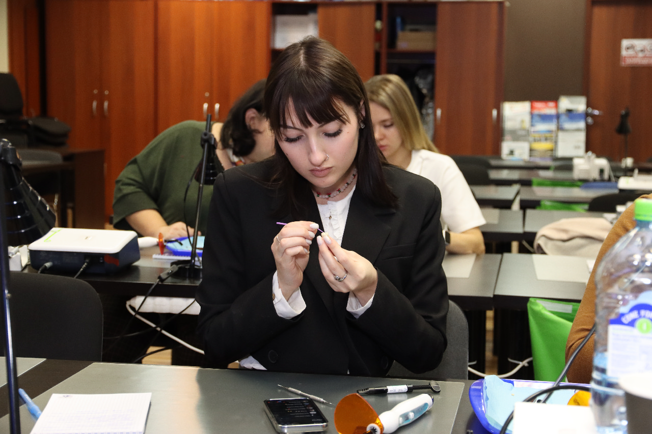 Прямые методы реставраций жевательной группы зубов