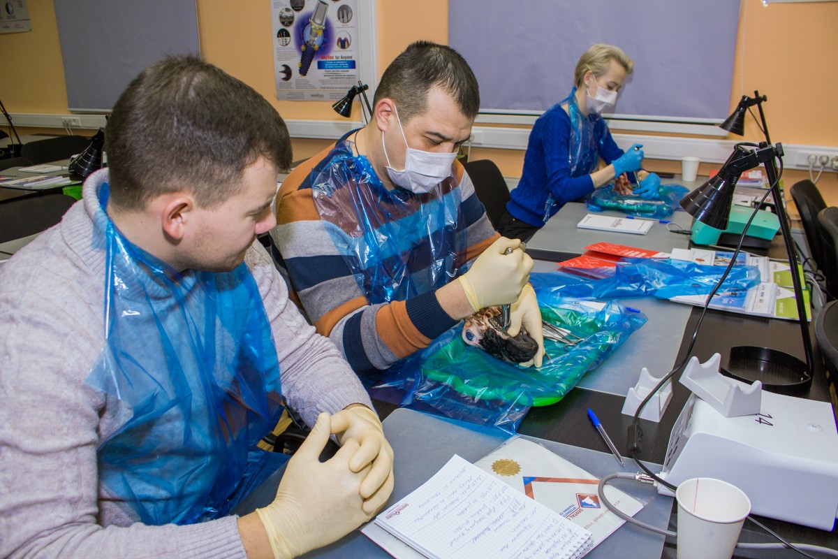 21 ноября 2019: курс Камиля Наильевича Хабиева «Атравматичное удаление зубов и методики наложения швов».