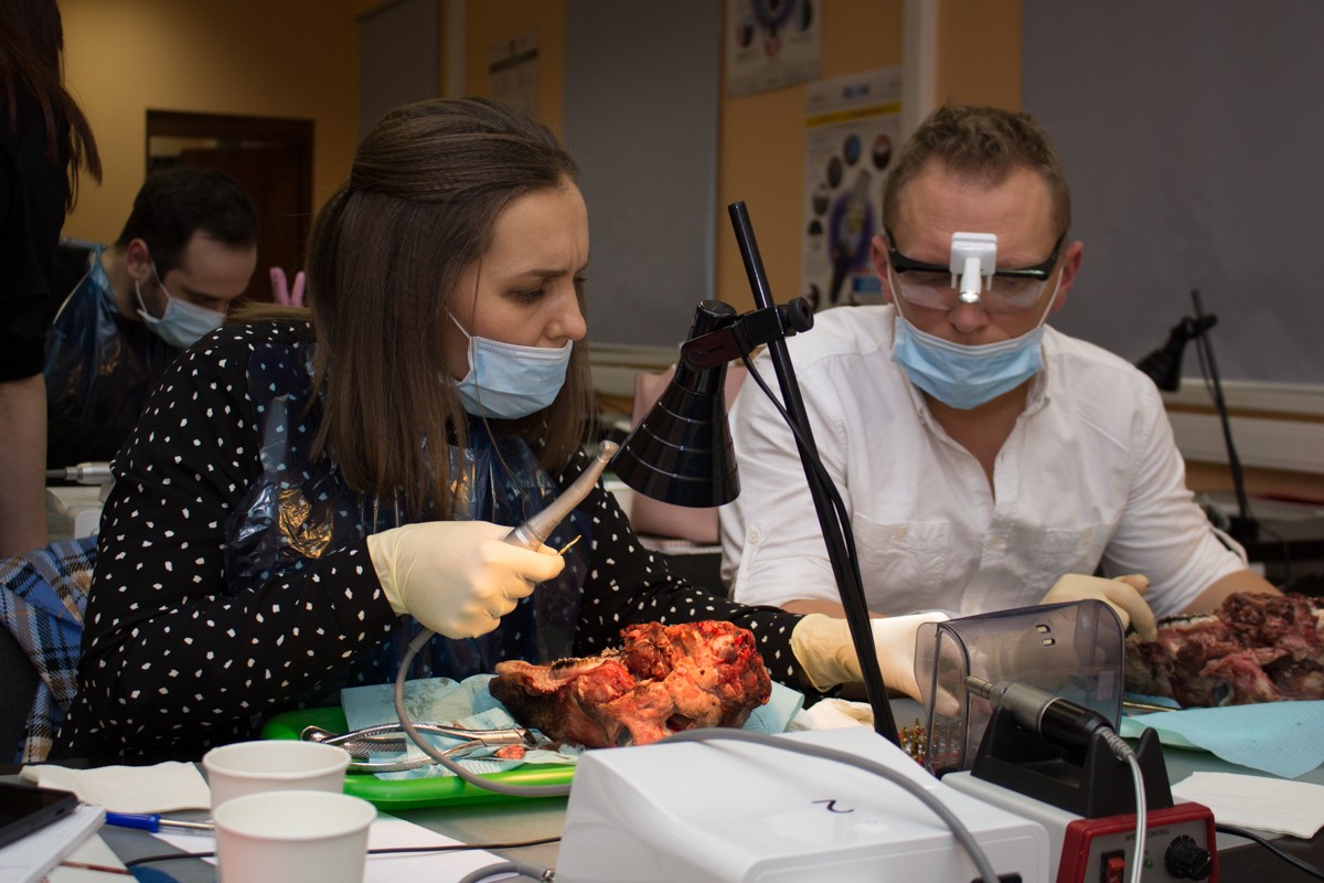 Одномоментная имплантация и немедленная нагрузка. 3 февраля 2020