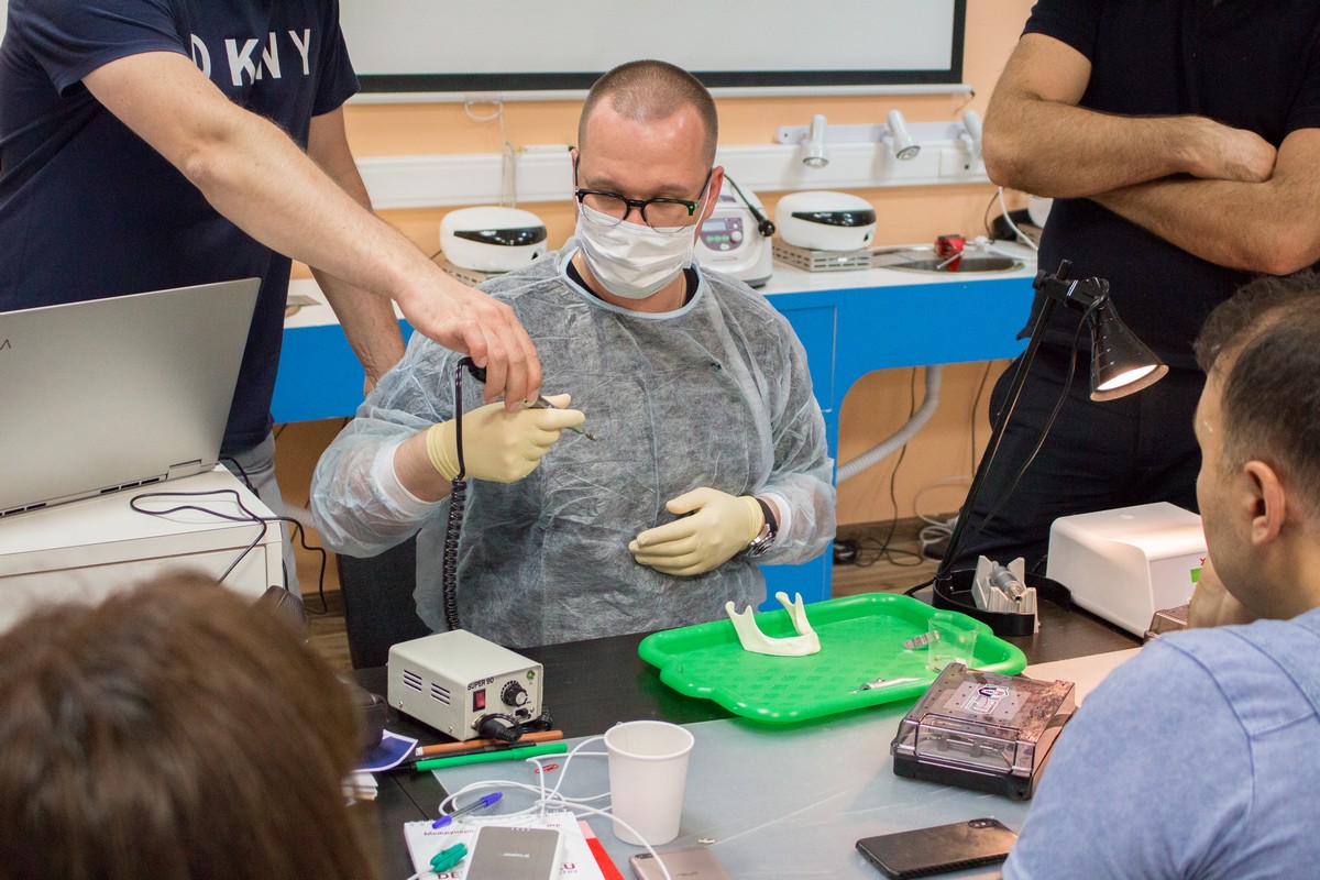 Стоматологическая реабилитация с помощью ангулированных имплантов. Имплантация на 4-х имплантатах. Физиологическое и анатомическое обоснование