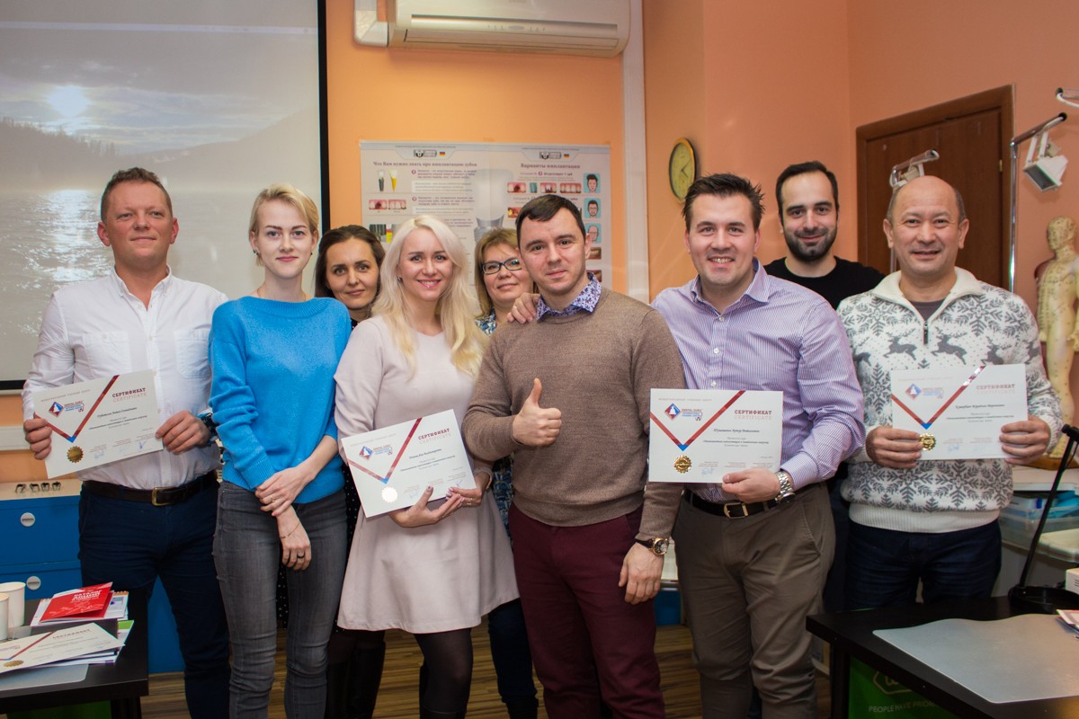 Одномоментная имплантация и немедленная нагрузка. 3 февраля 2020