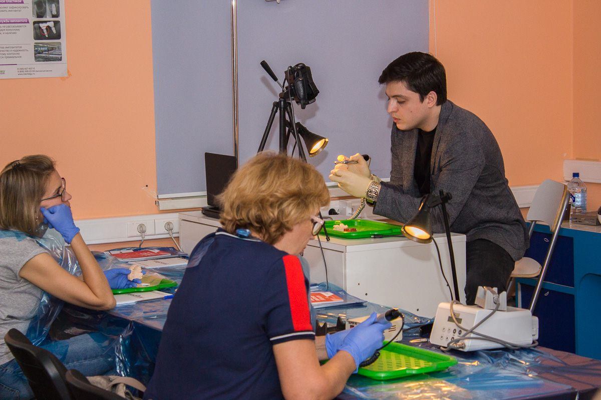 Препарирование зубов под цельнокерамические реставрации во фронтальном отделе. 3 сентября 2019, Султанов К.С.