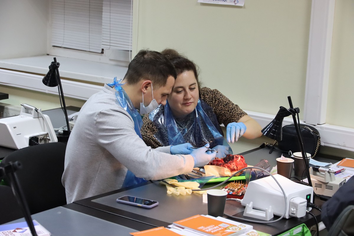 Одномоментная имплантация и немедленная нагрузка