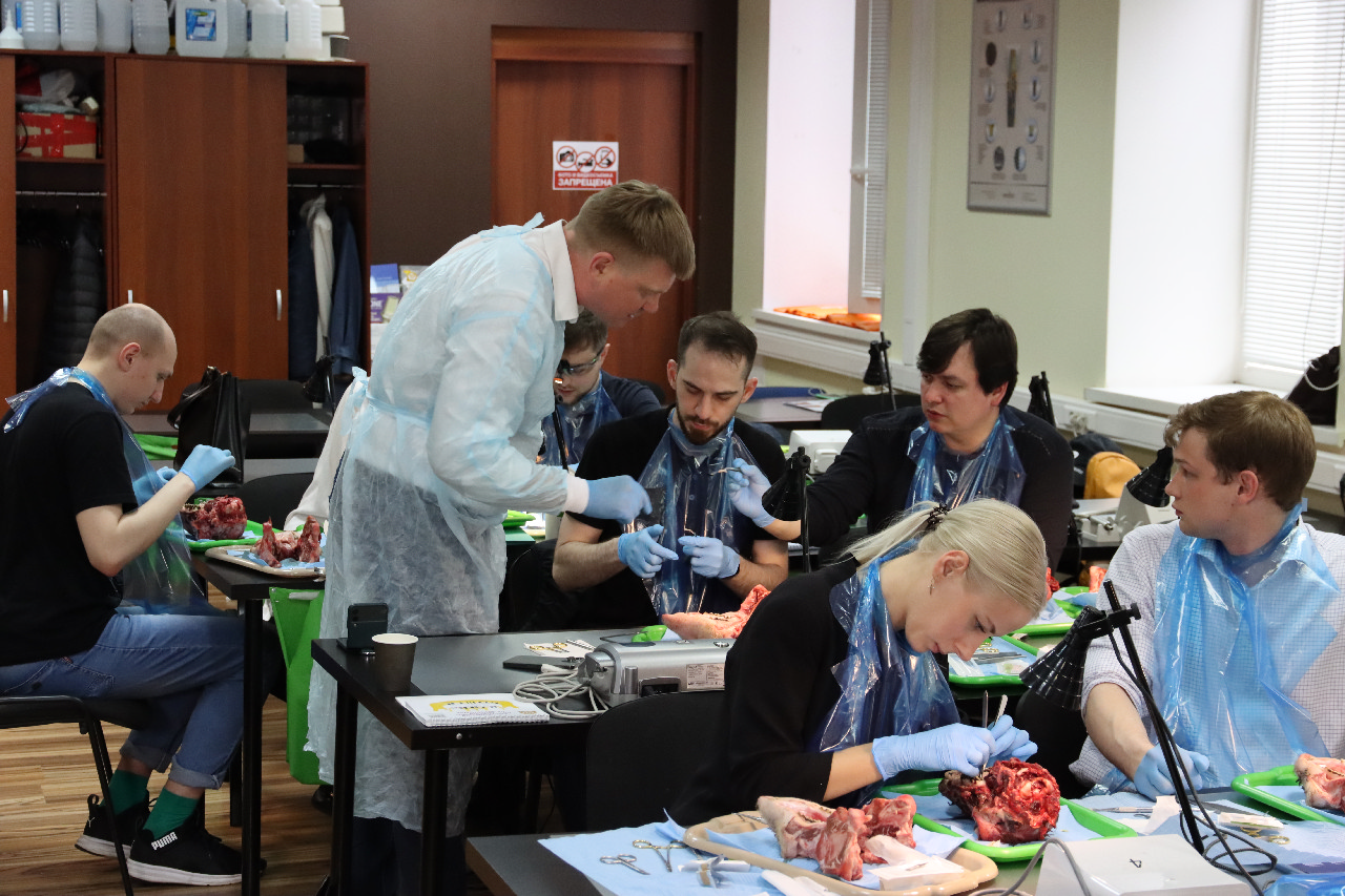 Дентальная имплантация с одновременной пластикой мягких тканей в сложных клинических случаях