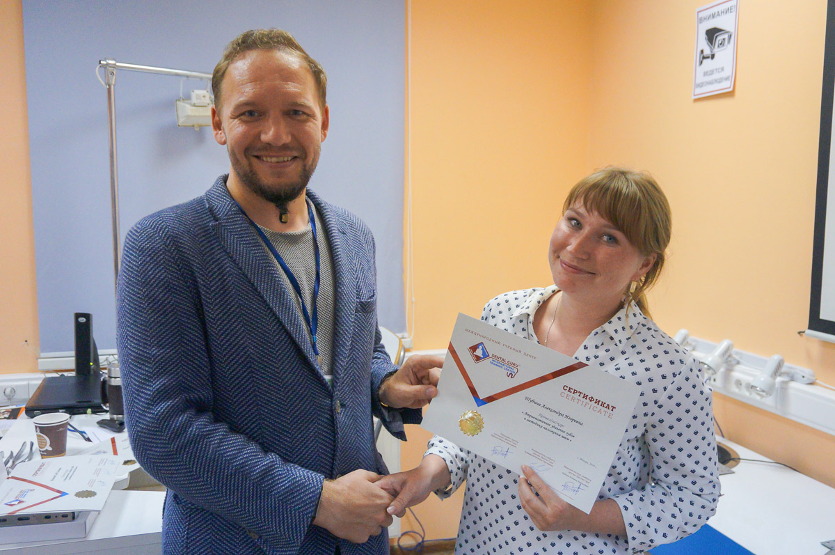 Атравматичное удаление зубов и методики наложения швов. 17 августа 2019г.