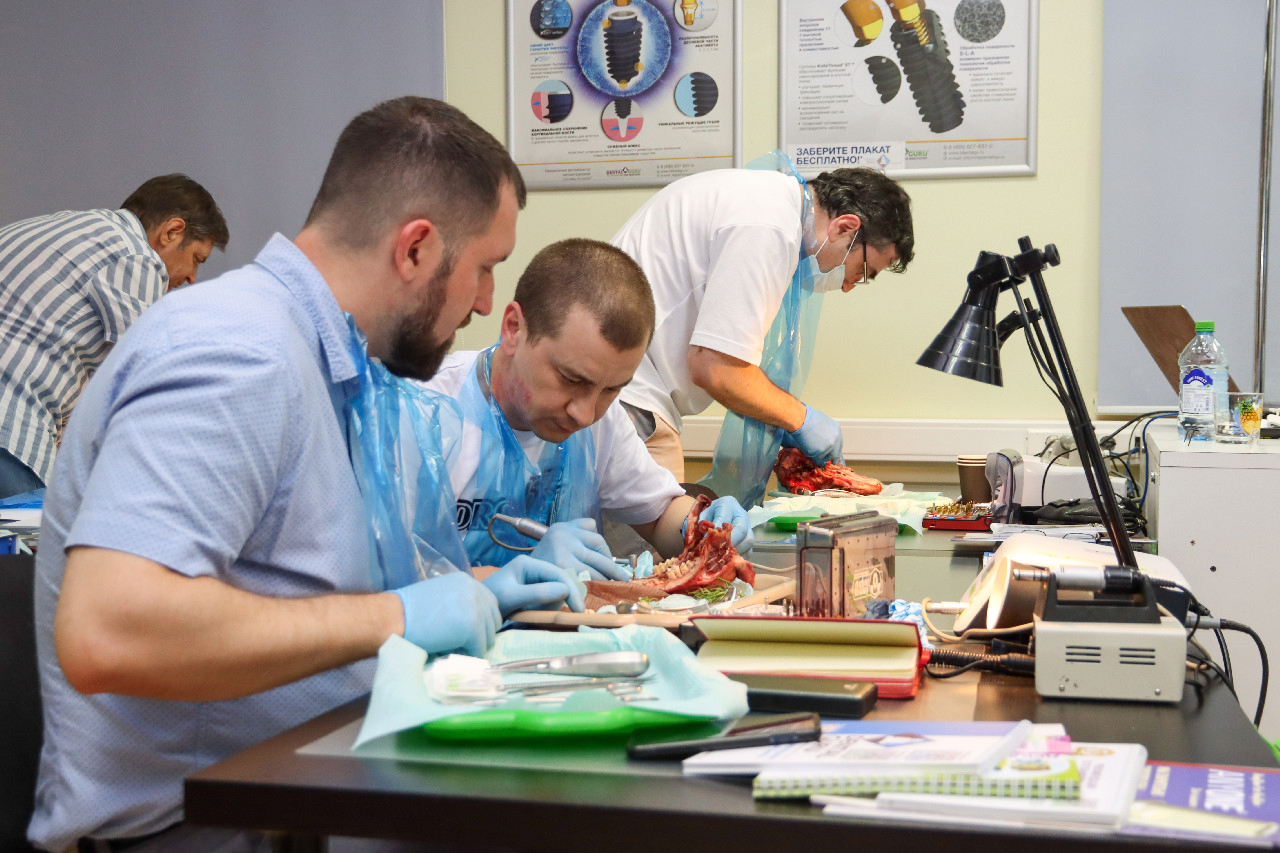 Одномоментная имплантация и немедленная нагрузка