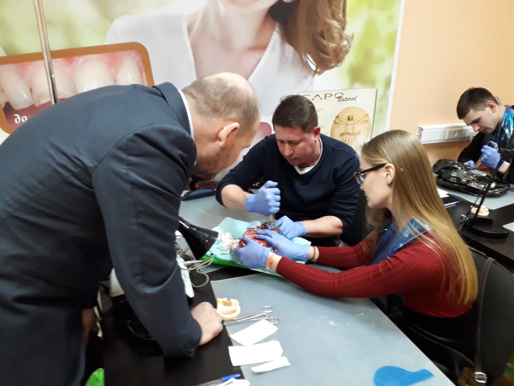 Атравматичное удаление зубов и методики наложения швов