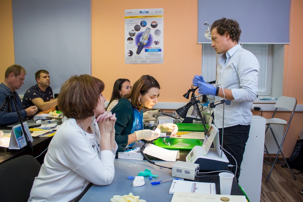 Керамические и композитные виниры в реставрации фронтальных зубов