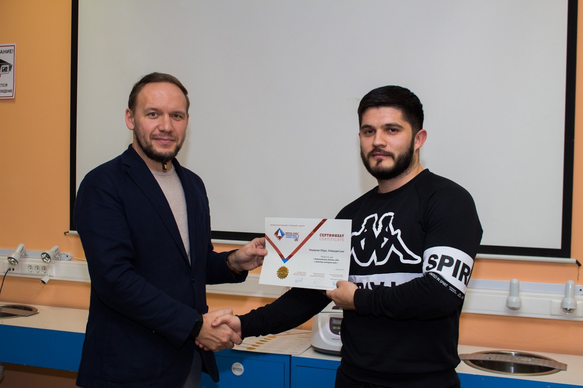 21 ноября 2019: курс Камиля Наильевича Хабиева «Атравматичное удаление зубов и методики наложения швов».