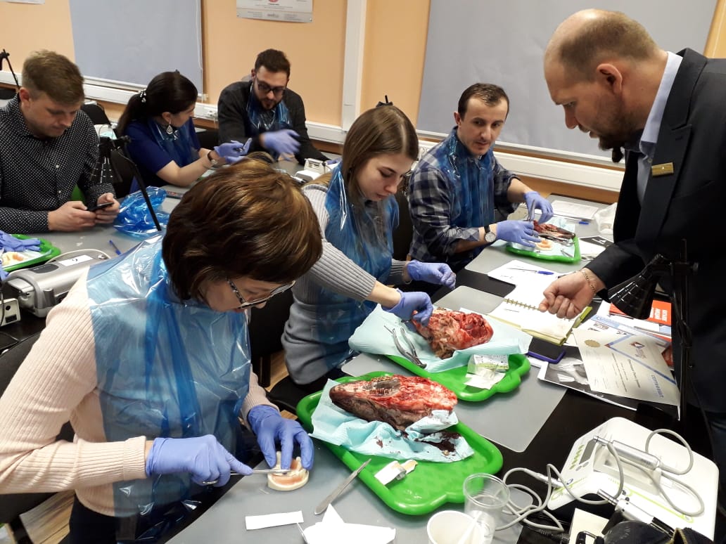 Атравматичное удаление зубов и методики наложения швов