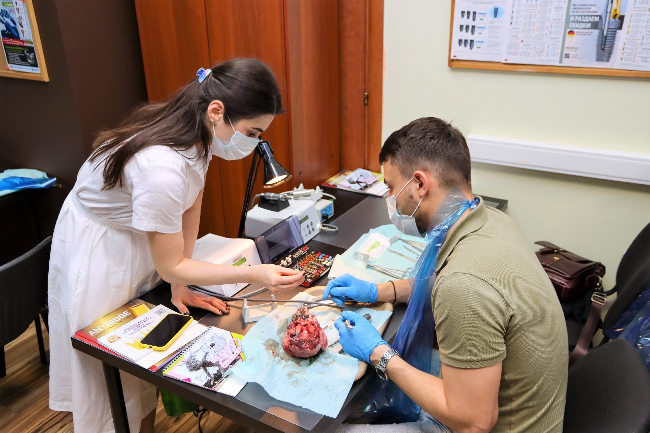 Одномоментная имплантация и немедленная нагрузка