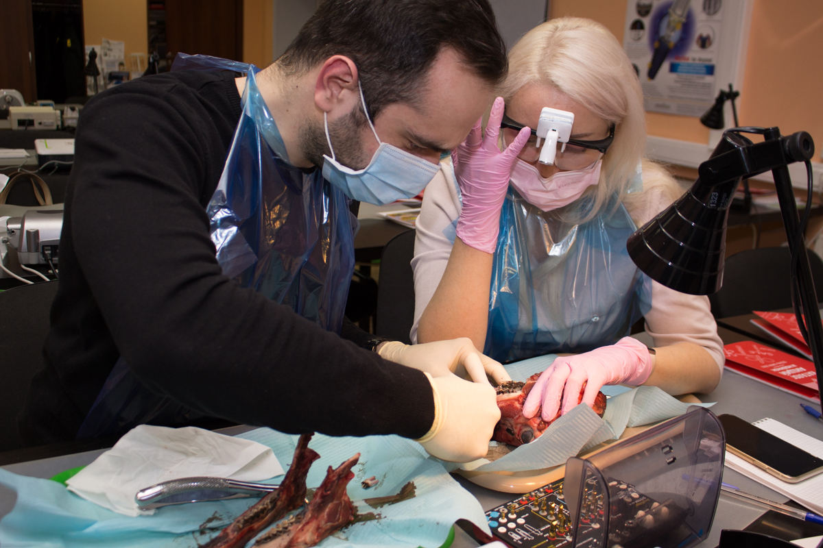 Одномоментная имплантация и немедленная нагрузка. 3 февраля 2020