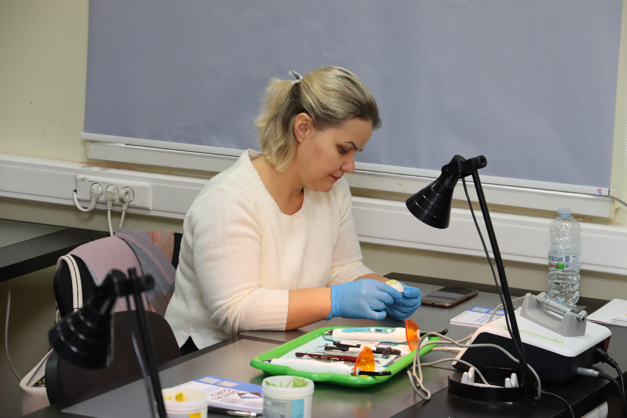 Прямые композитные виниры. Полный алгоритм и немного больше