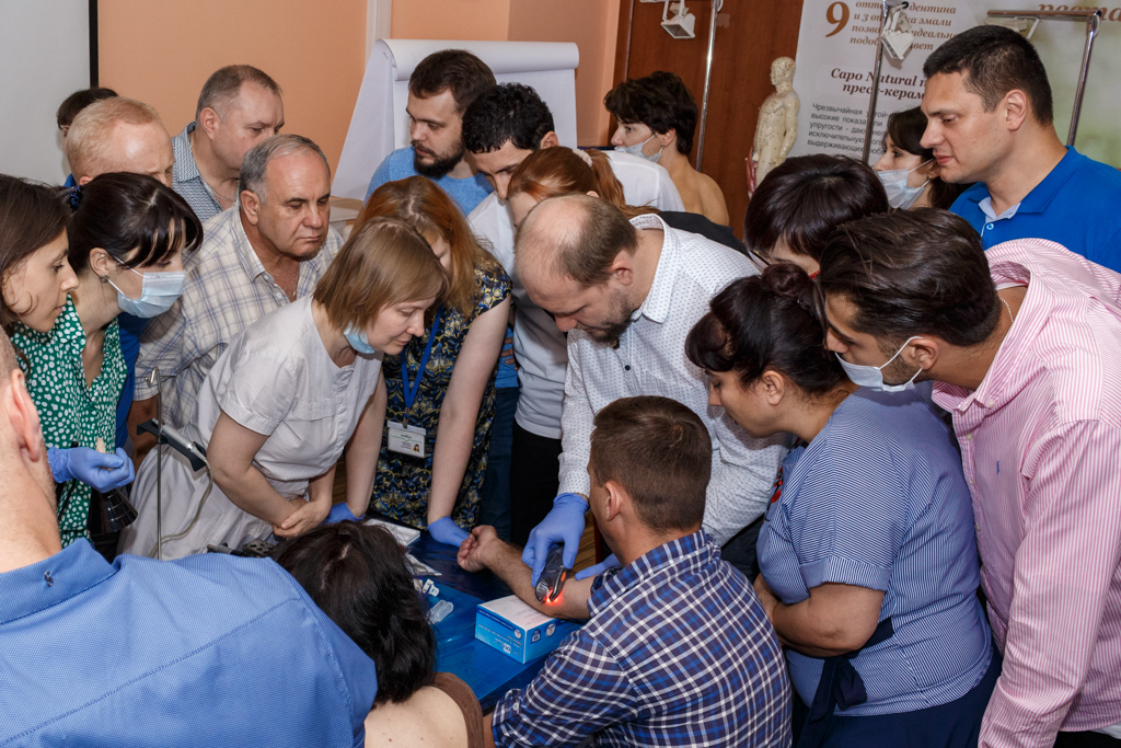 Атравматичное удаление зубов и методики наложения швов