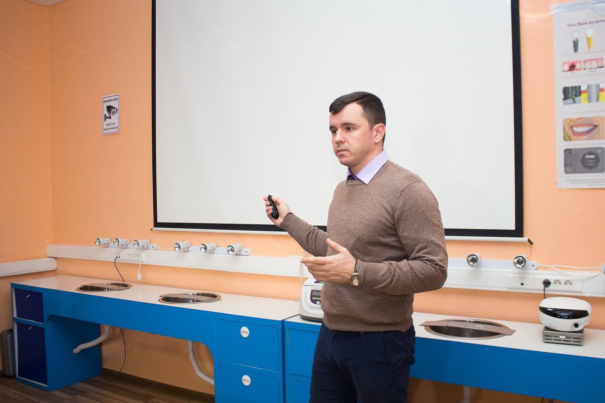 Пластика мягких тканей вокруг имплантатов. Морфологический подход - курс Виталия Панцулаи в УЦ Дентал Гуру.