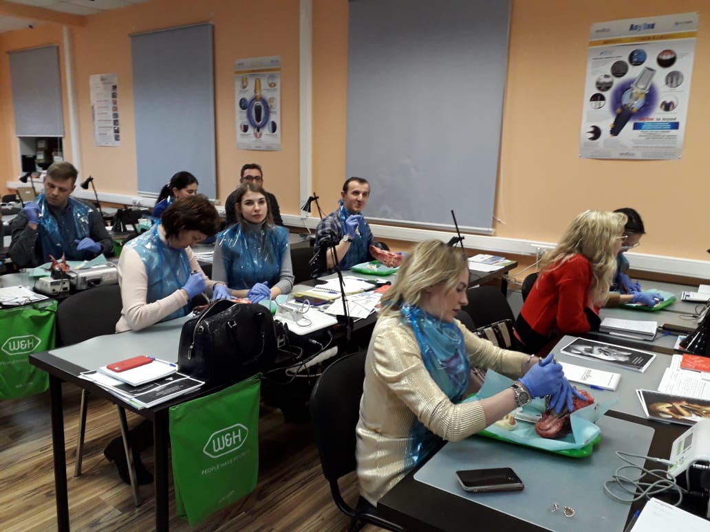 Атравматичное удаление зубов и методики наложения швов