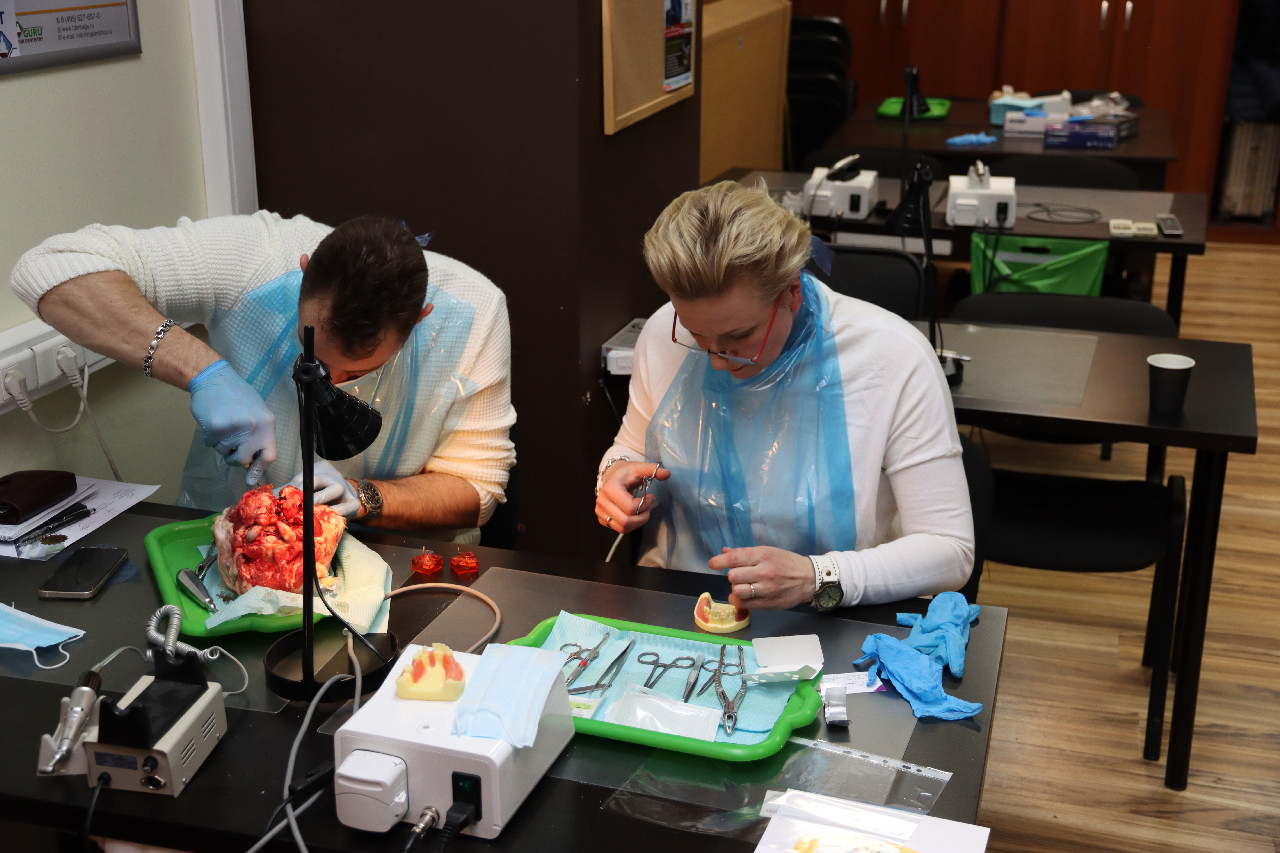 Атравматичное удаление зубов и методики наложения швов