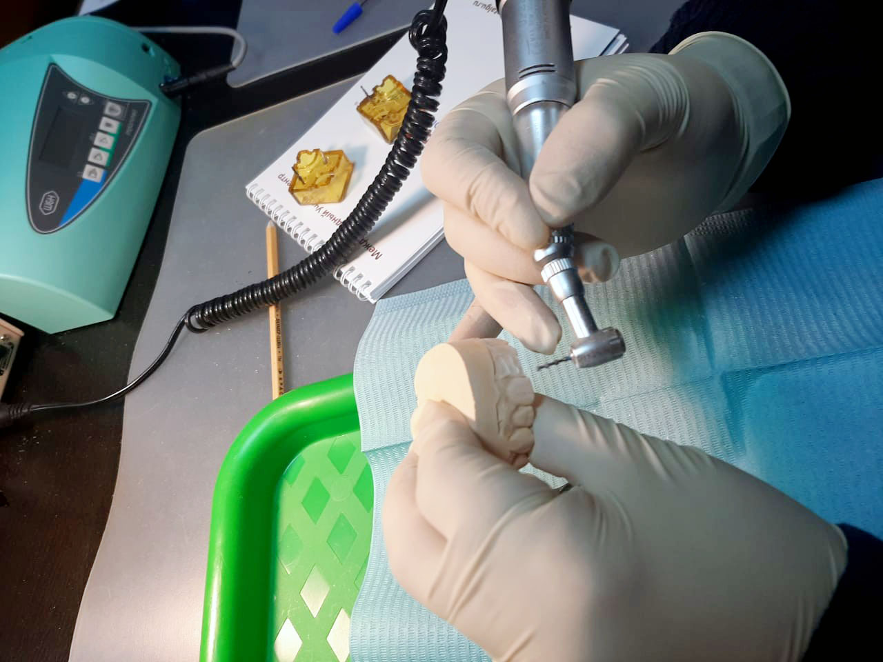 Препарирование зубов под цельнокерамические реставрации во фронтальном отделе. Пост-релиз 22 ноября