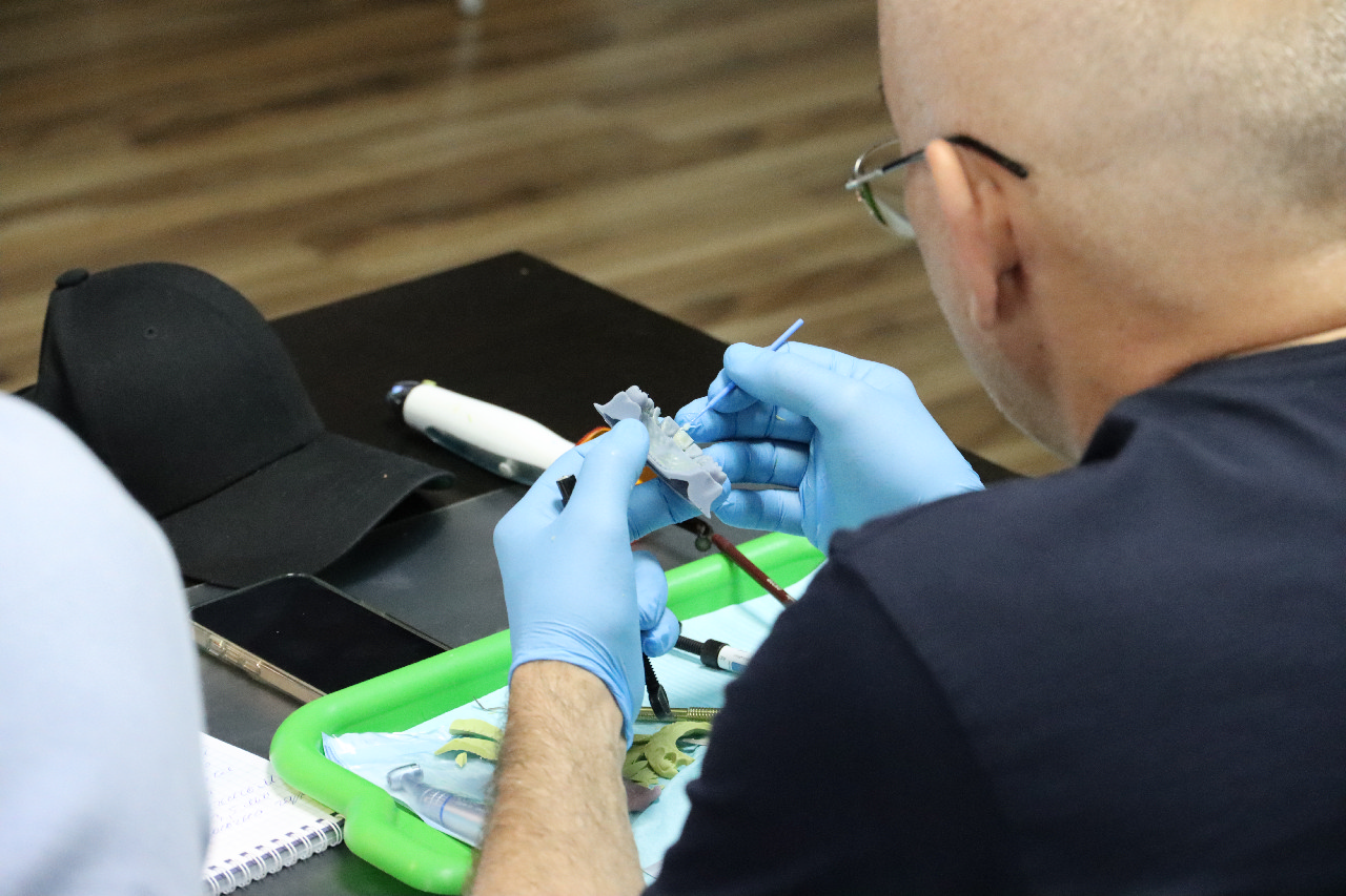 Прямые композитные виниры. Полный алгоритм и немного больше