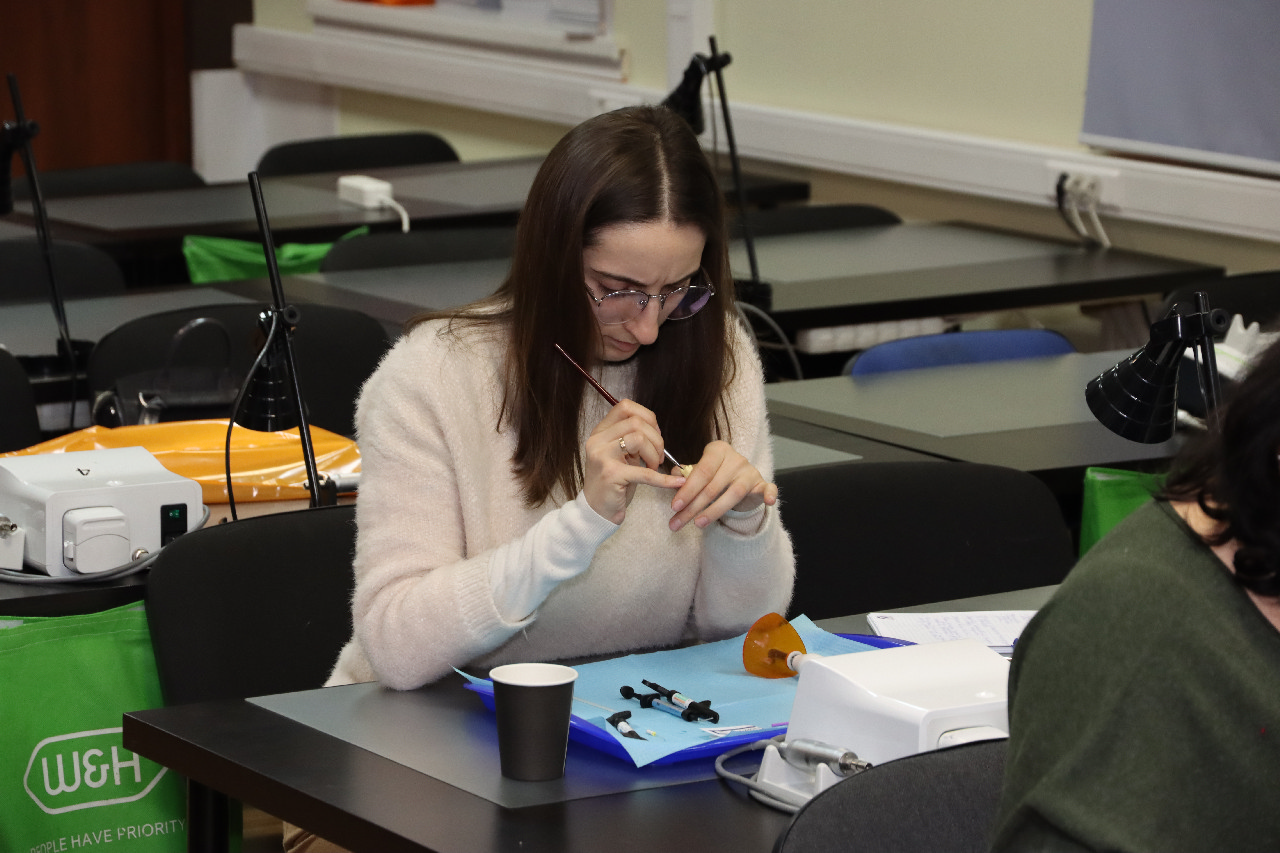 Прямые методы реставраций жевательной группы зубов