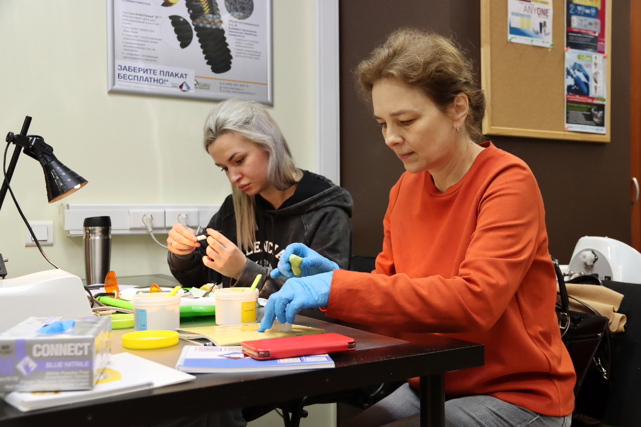 Прямые композитные виниры. Полный алгоритм и немного больше