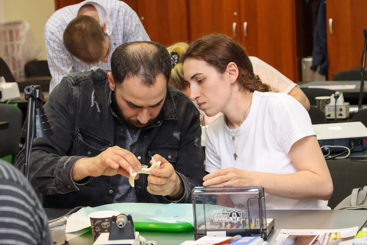 Стоматологическая реабилитация с помощью ангулированных имплантатов