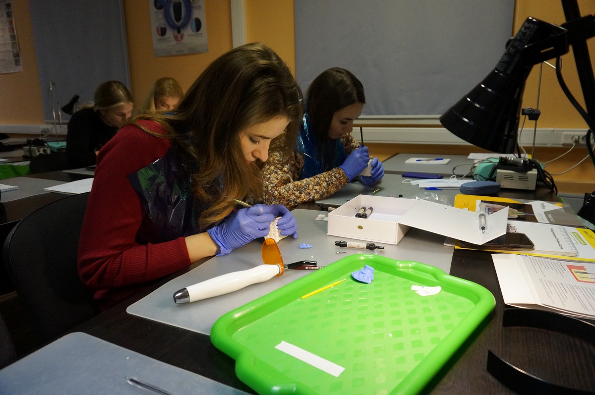 Прямая реставрация передних зубов. Эстетика, морфология, функция – ключи к успеху