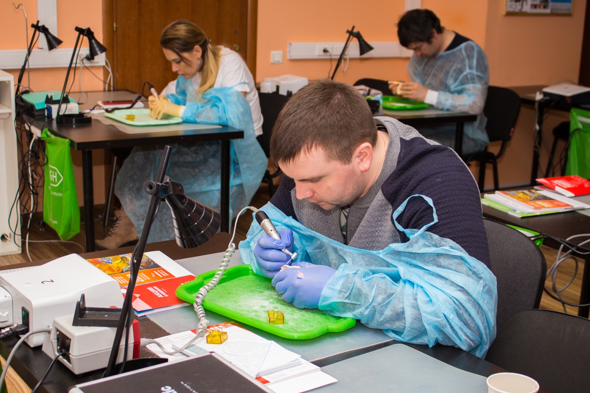 Препарирование зубов под цельнокерамические реставрации во фронтальном отделе, 26 февраля 2020г.