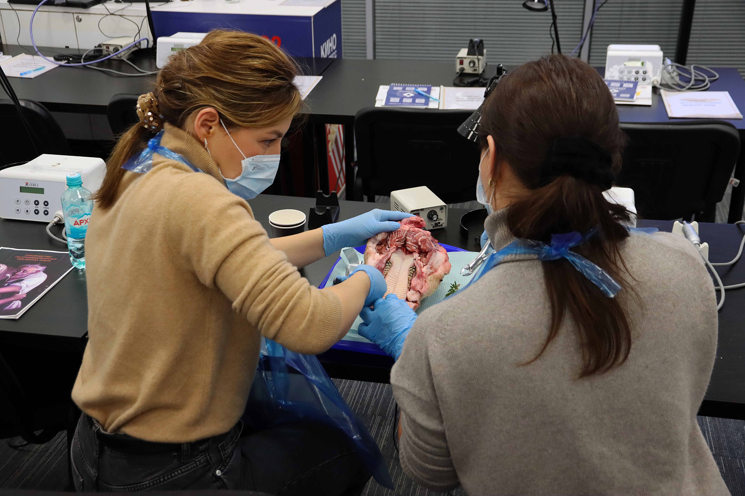 Атравматичное удаление зубов и методики наложения швов