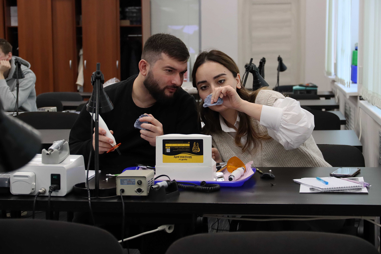 Прямые композитные виниры. Полный алгоритм и немного больше