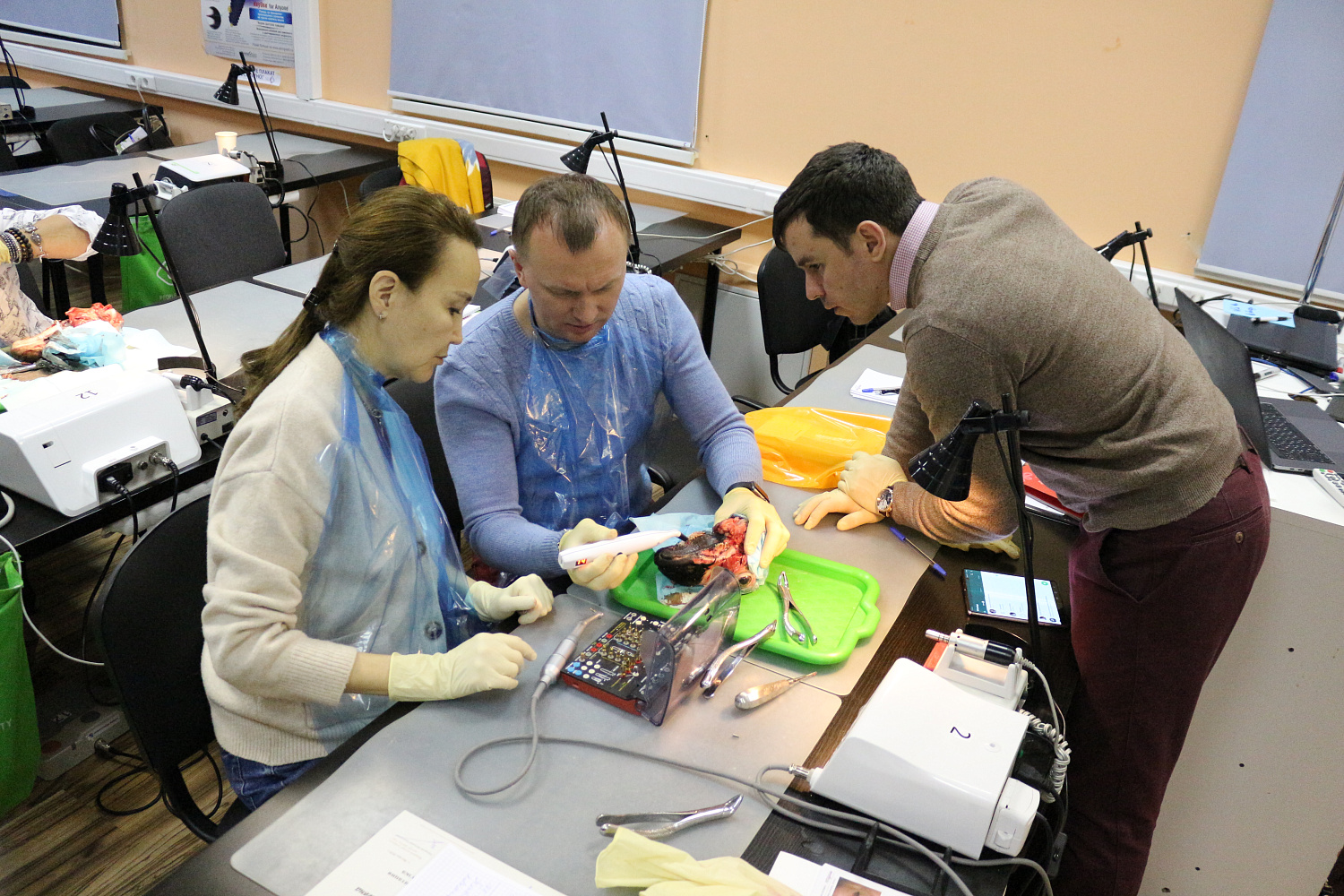 Одномоментная имплантация и немедленная нагрузка