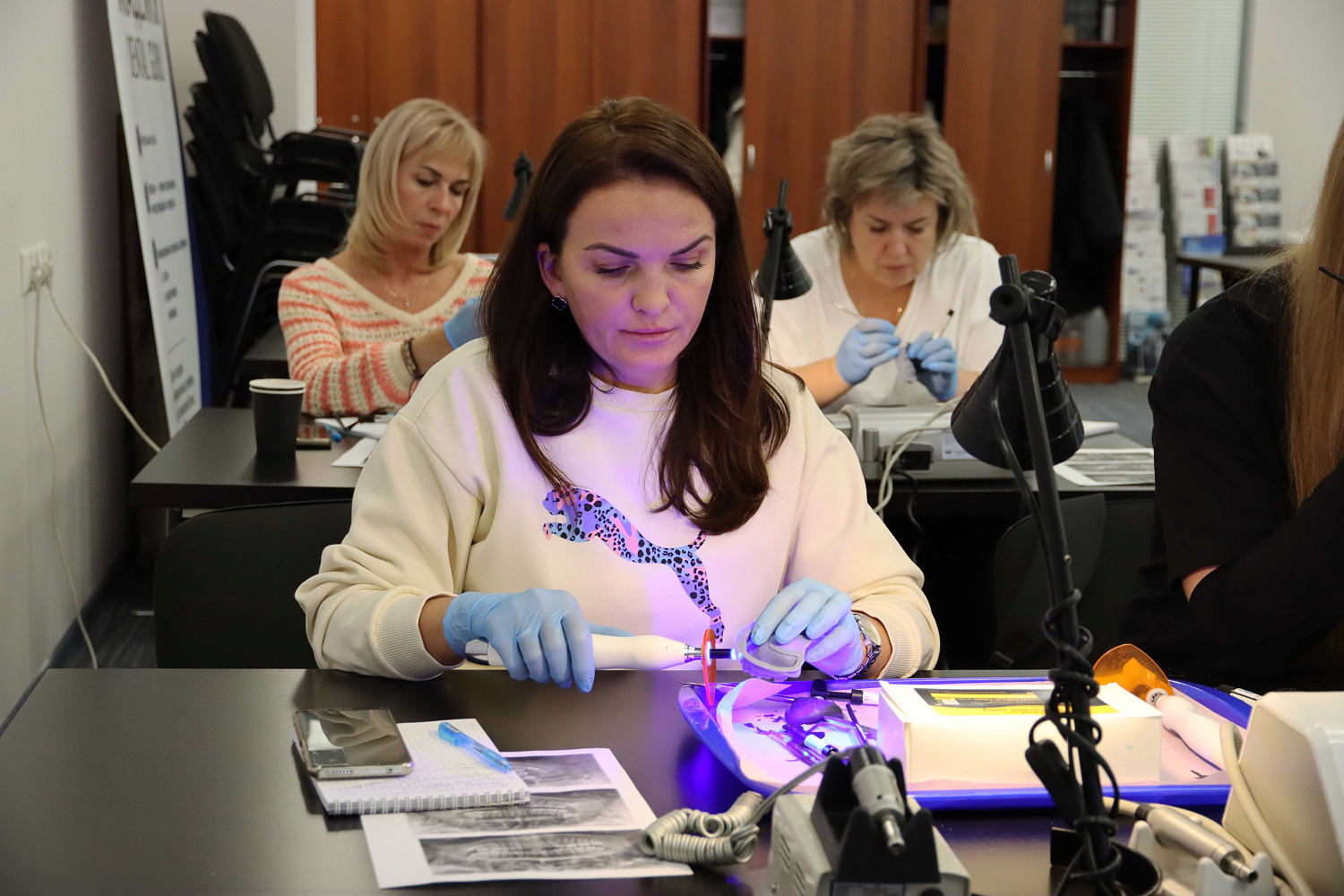 Прямые композитные виниры. Полный алгоритм и немного больше