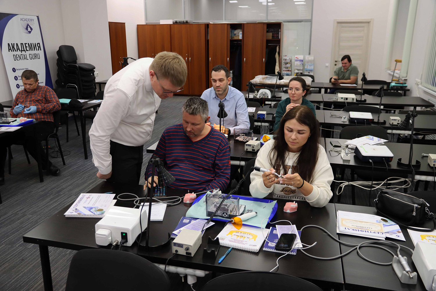 Одномоментная имплантация, немедленная нагрузка и формирование защитного барьера