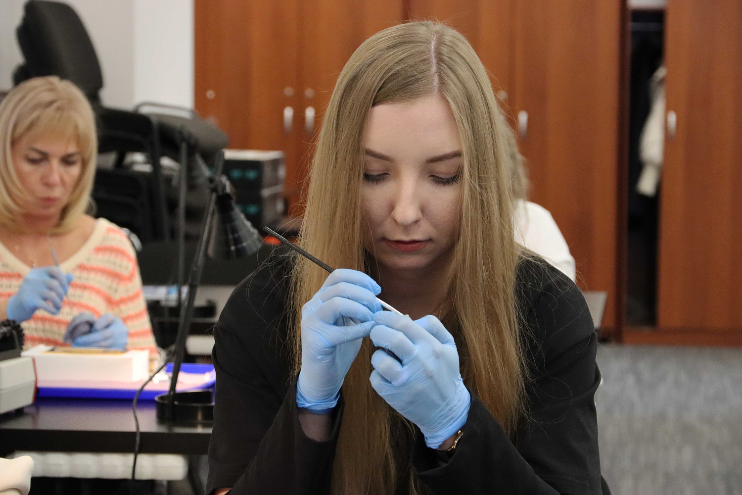 Прямые композитные виниры. Полный алгоритм и немного больше