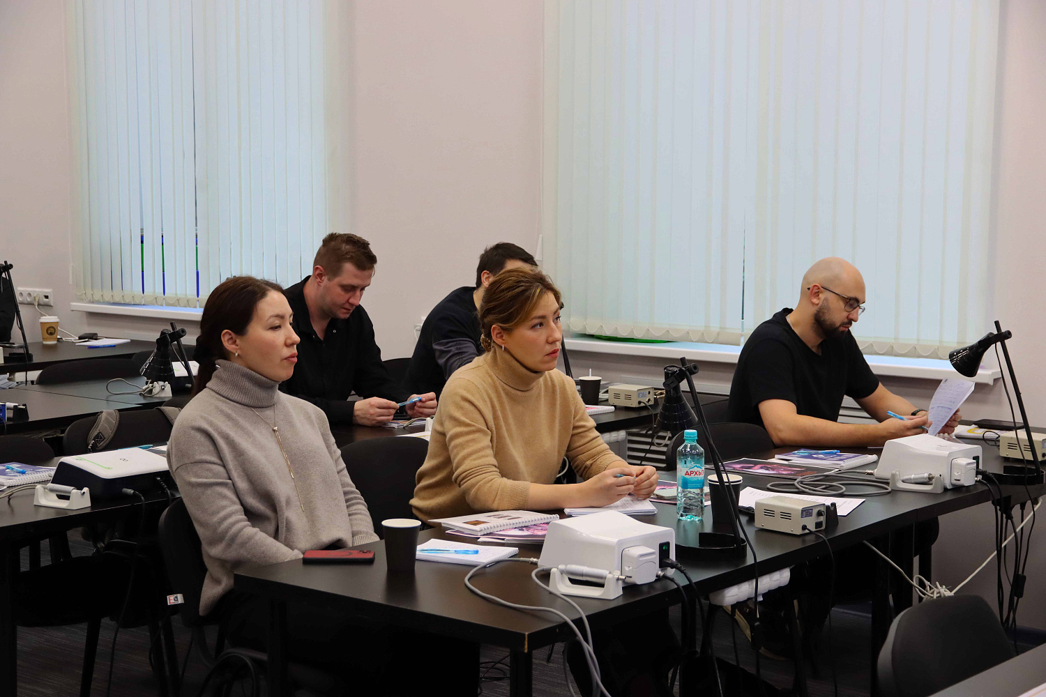 Атравматичное удаление зубов и методики наложения швов