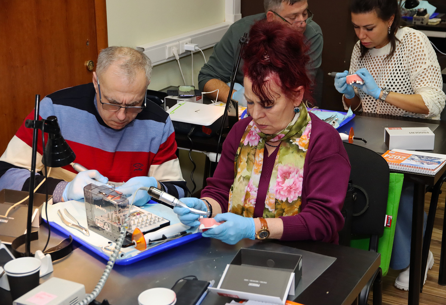 Одномоментная имплантация, немедленная нагрузка и формирование защитного барьера