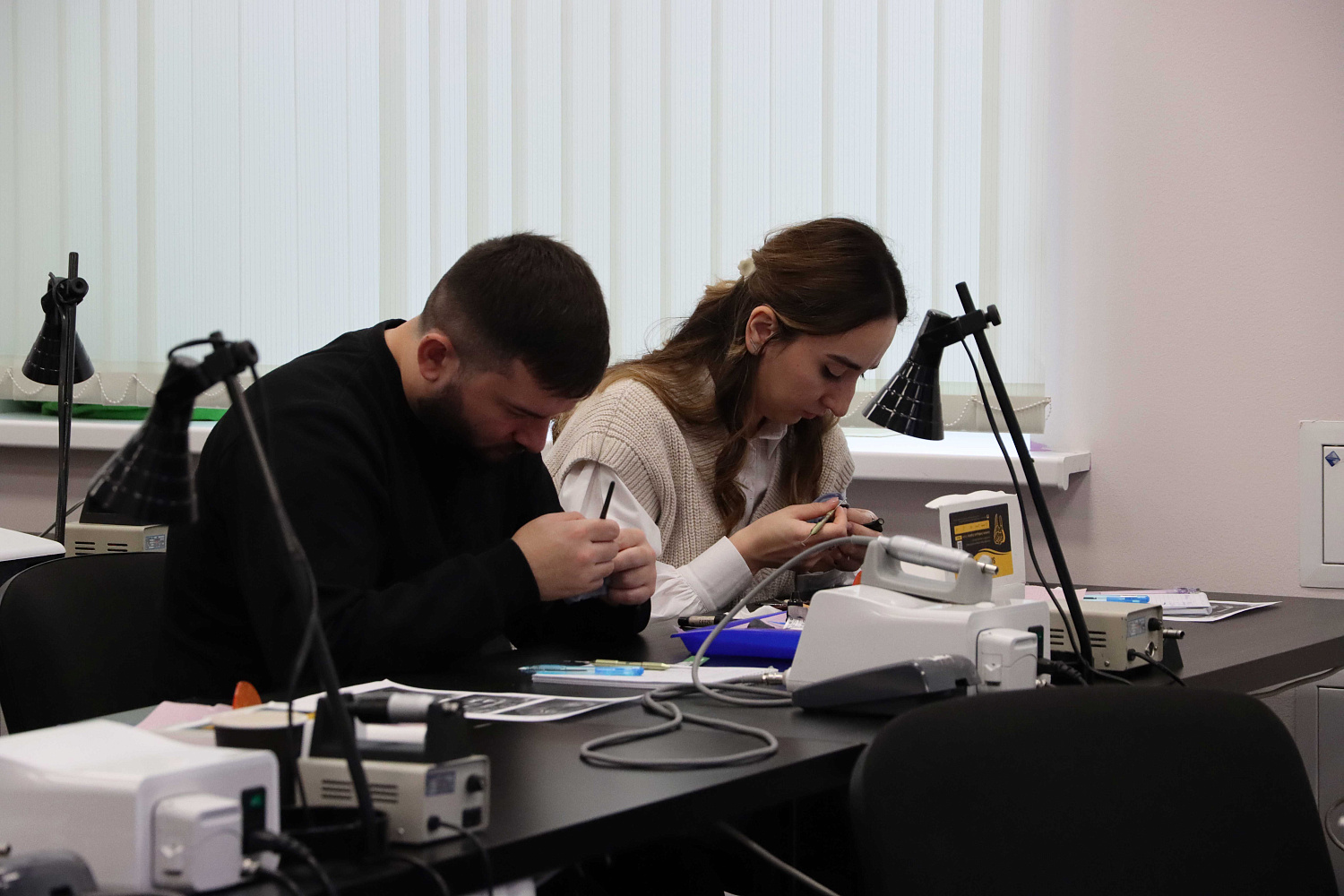 Прямые композитные виниры. Полный алгоритм и немного больше