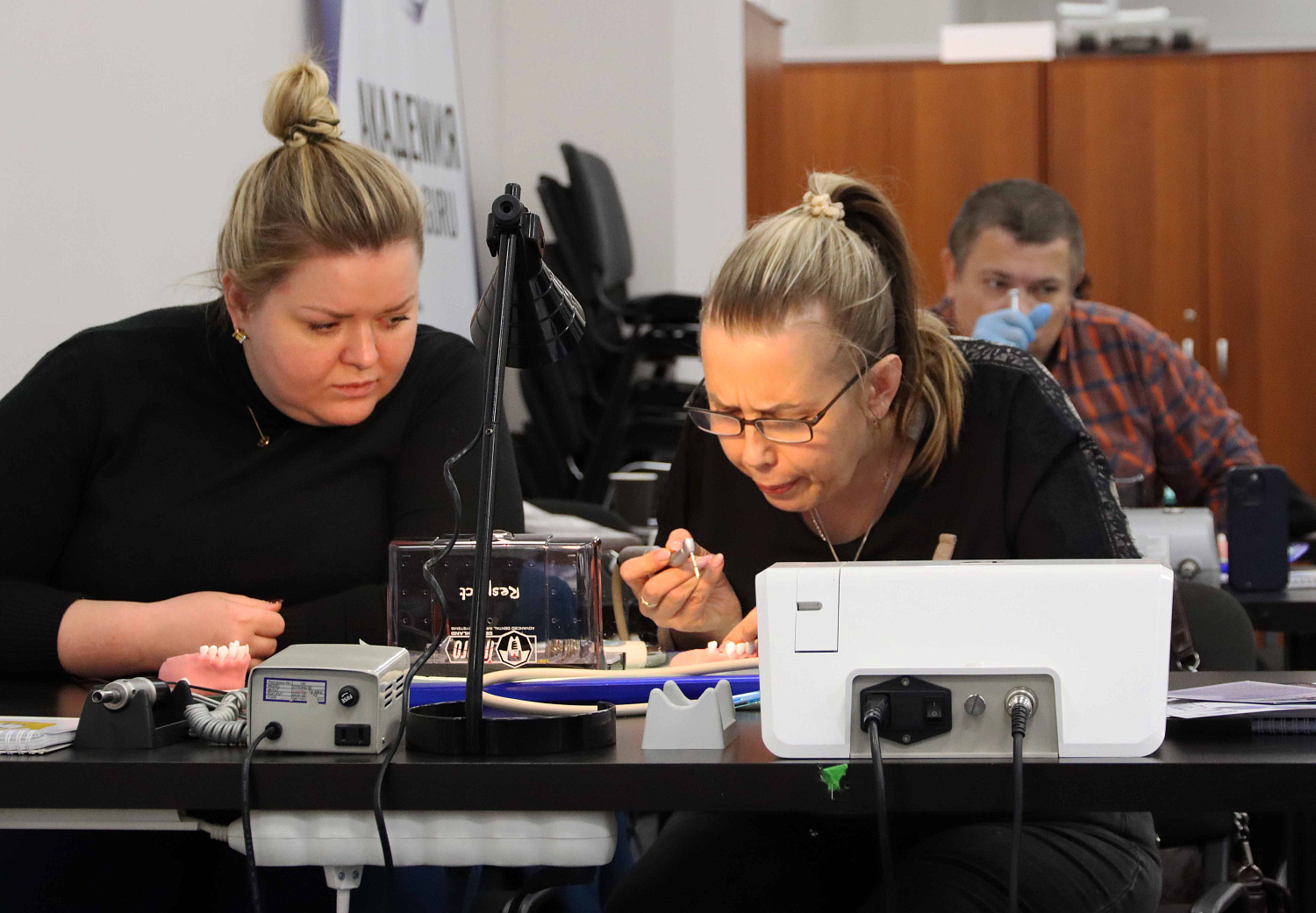 Одномоментная имплантация, немедленная нагрузка и формирование защитного барьера