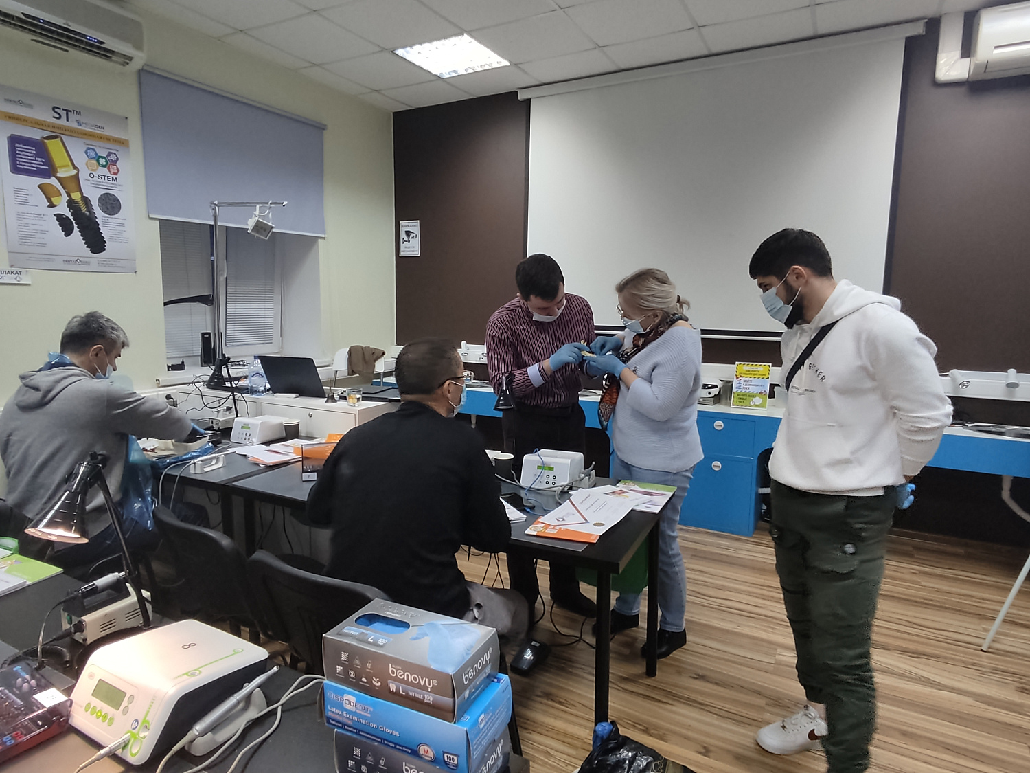 Одномоментная имплантация и немедленная нагрузка