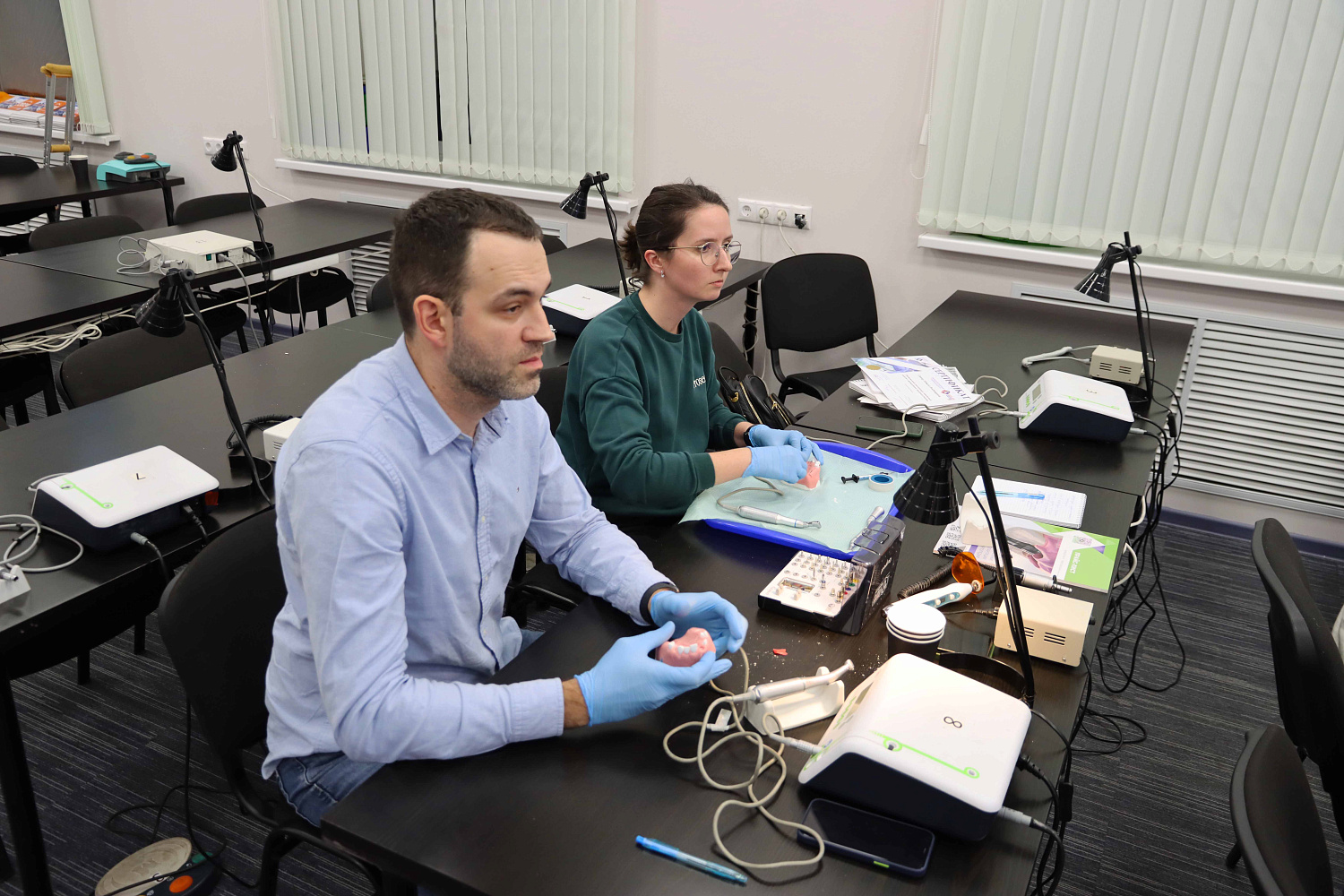 Одномоментная имплантация, немедленная нагрузка и формирование защитного барьера